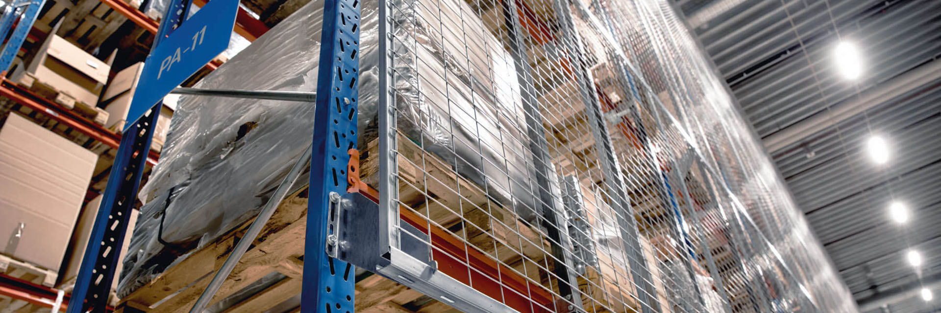 Gaasachterwanden en netten voor palletstellingen Gaasachterwanden en netten voor palletstellingen